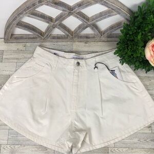 Vanilla Star Skirty Short cream white size 28/7 junior sizing